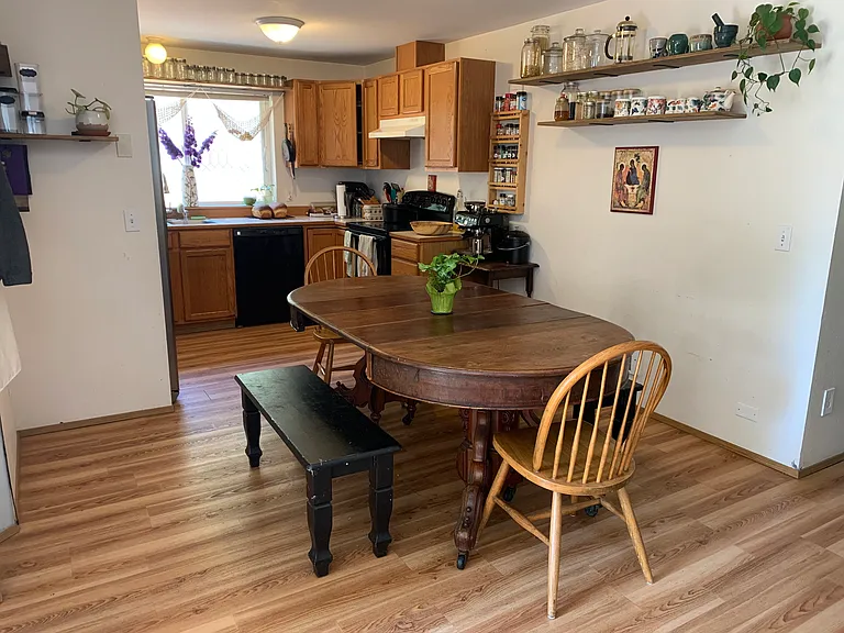 1011 W Hazel St — Photo 4