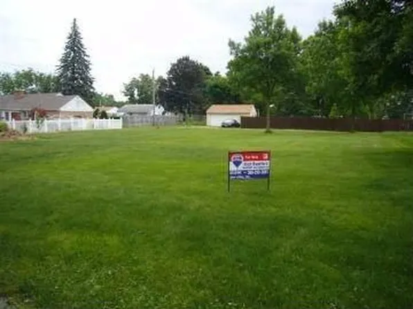 2014 44th St, Moline, IL 61265