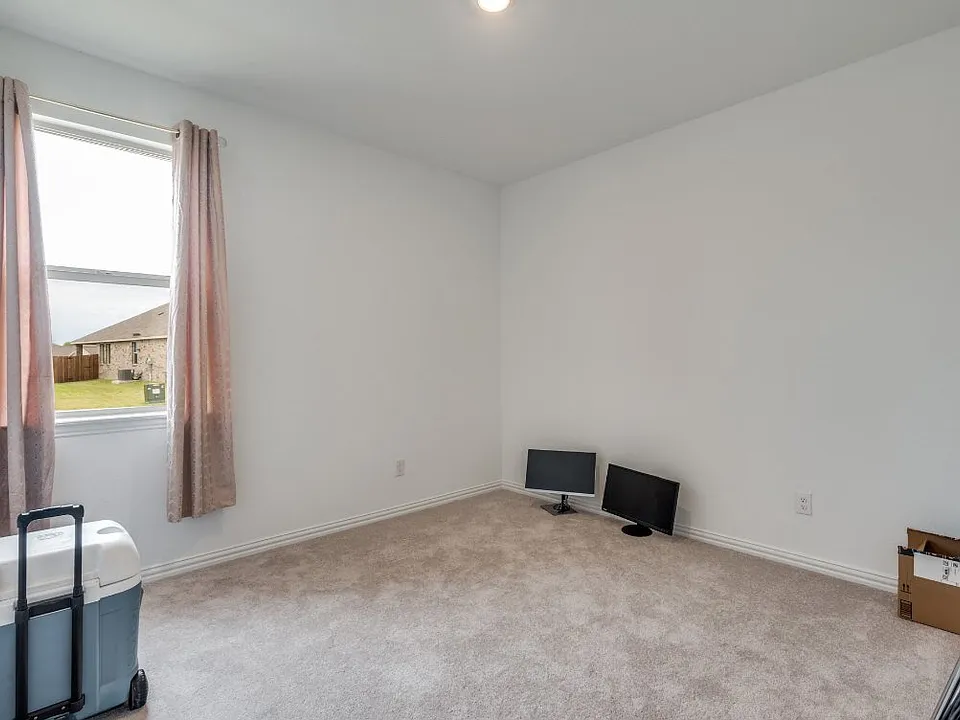 2116 Angus Dr