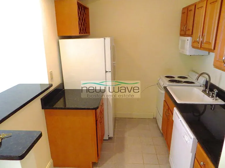 51 Queensberry St #17 — Photo 3