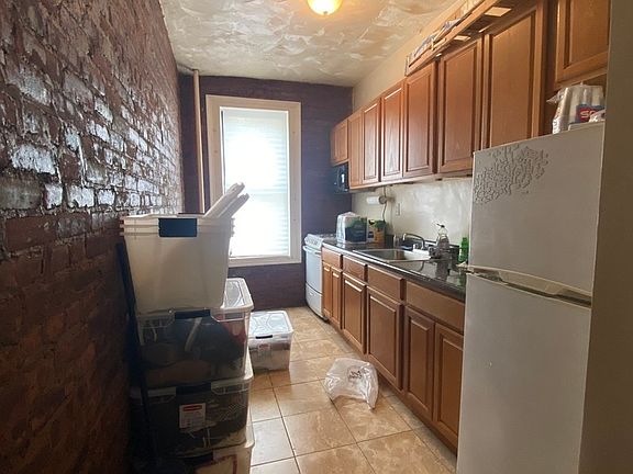 2nd image of 802 Park Pl #B3