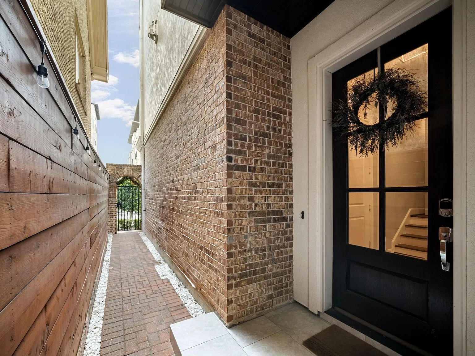 3 bed, 3.5 bath, 3883 sqft, $6,000 — Photo 4