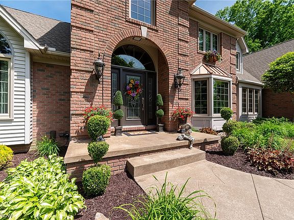 2nd image of 5581 Kingwood Ln
