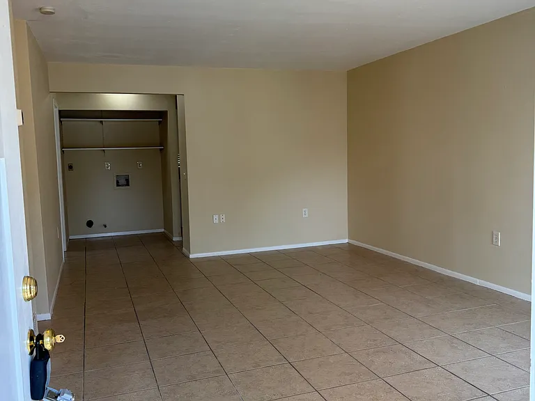 216 Gamblewood — Photo 7