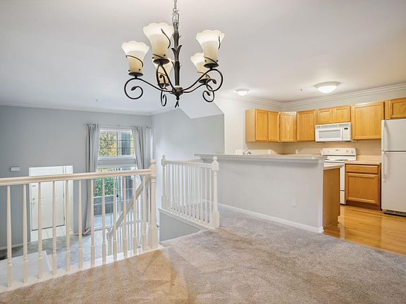 2nd image of 2924 Barclay Way