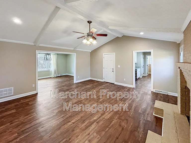 102 Longview Ter — Photo 7