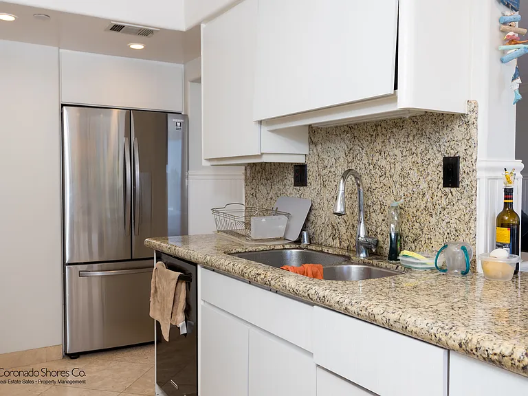 1710 Avenida Del Mundo #102 — Photo 4