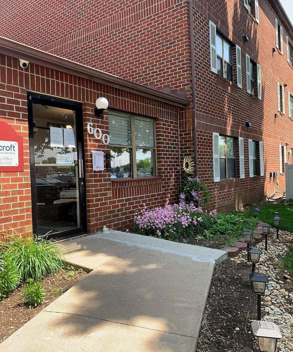 Foxcroft Village Apartments — Photo 1