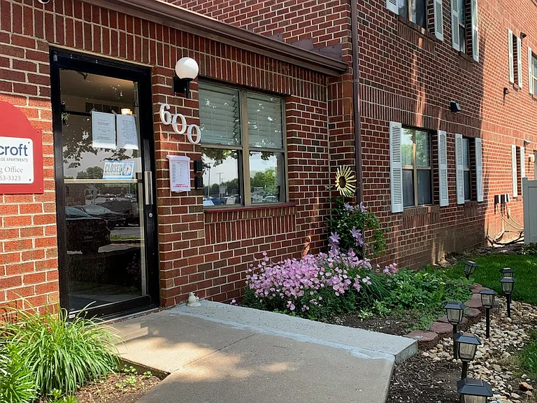 Foxcroft Village Apartments — Photo 1