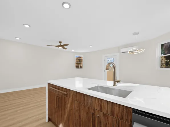 102 Palisade Avenue image 14 of 36