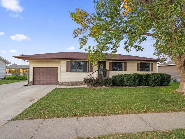 418 7th St, Columbus, NE 68601