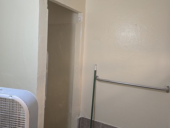5th image of 1467 E Main St #1471