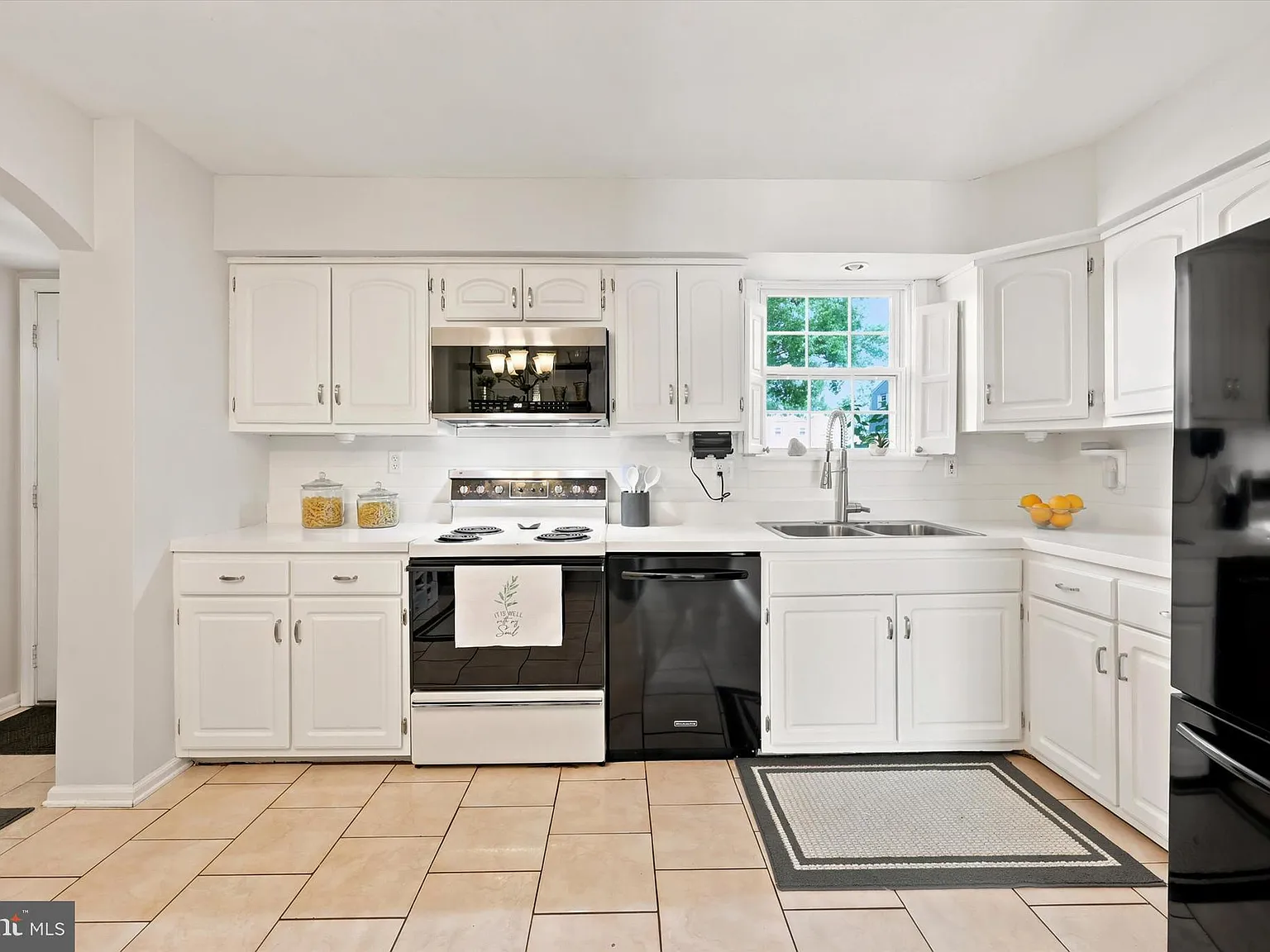 3 bed, 2.5 bath, 1152 sqft, $2,200 — Photo 4