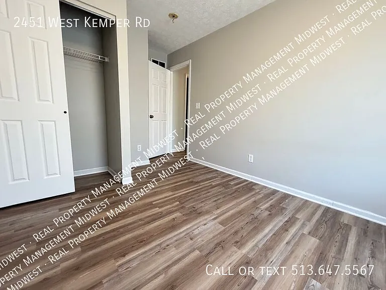 2451 W Kemper Rd — Photo 13