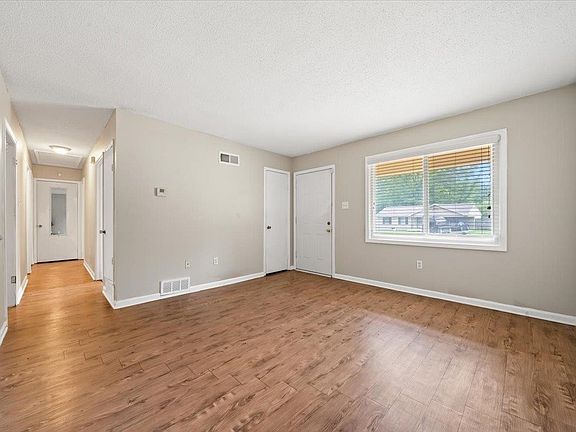 5th image of 5075 Applewood Dr