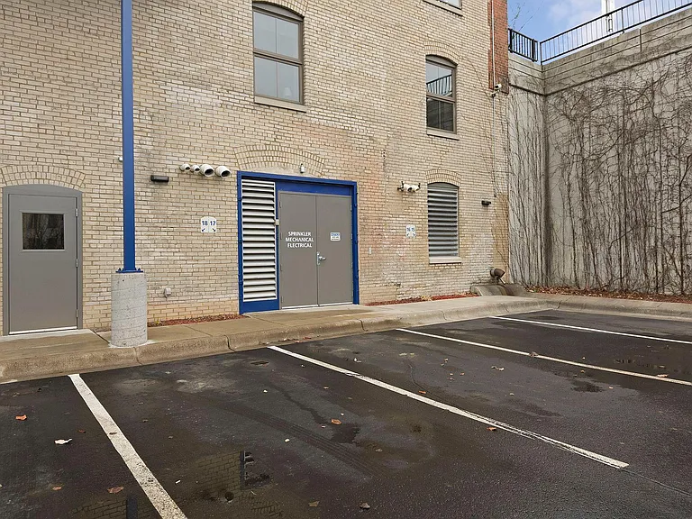 127 5th St NE #G04 — Photo 27