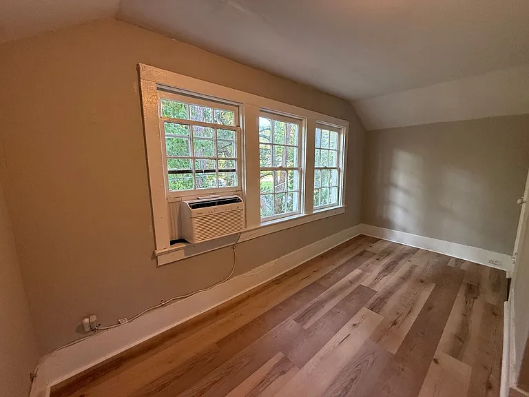 102 Parkview St W — Photo 8