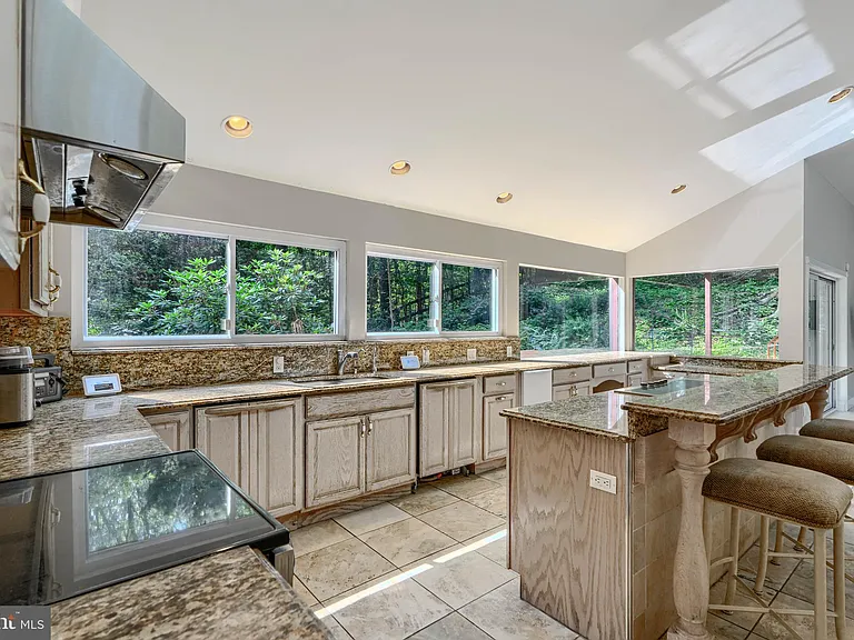 2101 Tufton Ave — Photo 25