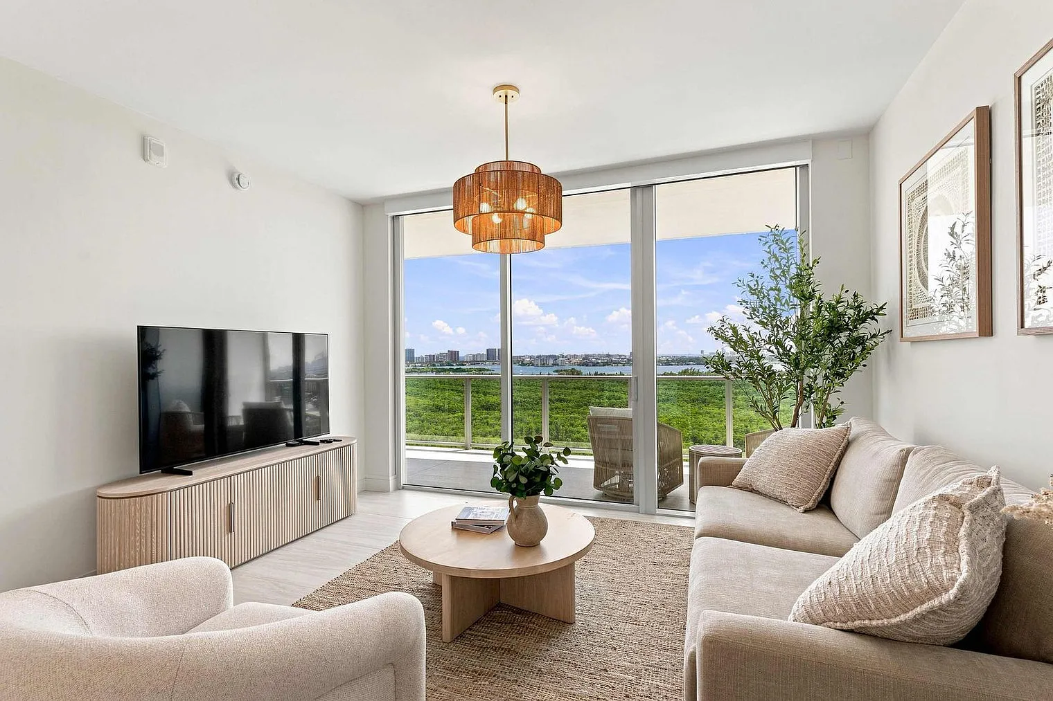 1 bed, 2.0 bath, 1076 sqft, $6,784 — Photo 3