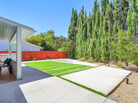 3rd image of 22015 Mulholland Way