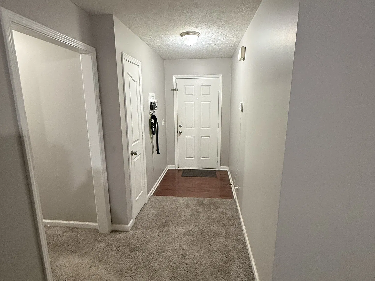 3 bed, 2.0 bath, 1361 sqft, $1,900 — Photo 2