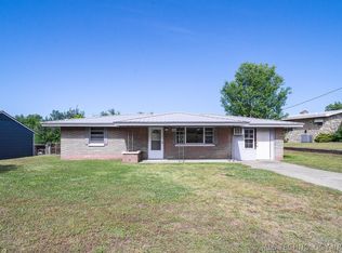 604 Loop Dr, Sand Springs, OK 74063