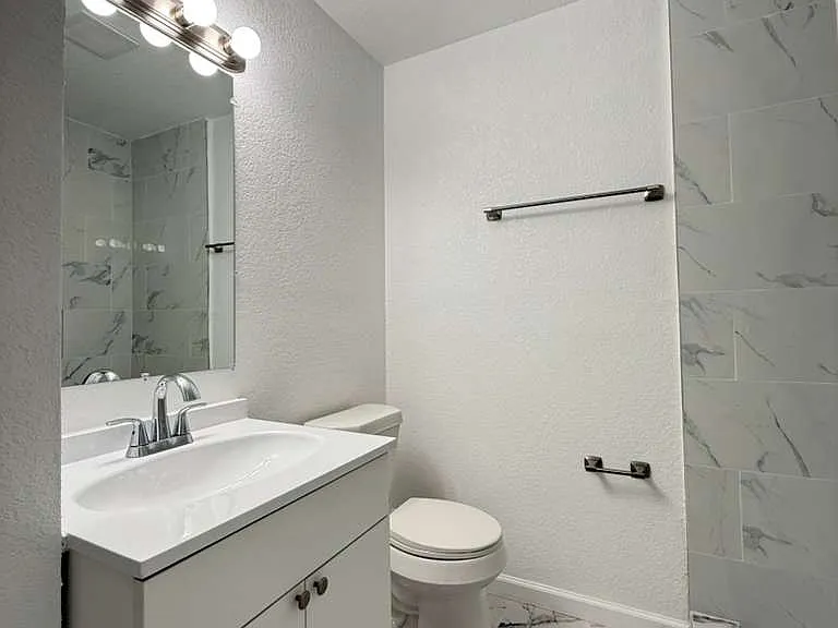 143 Huxley Dr — Photo 12