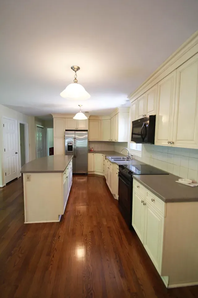 5 bed, 3.5 bath, 3789 sqft, $2,750 — Photo 3