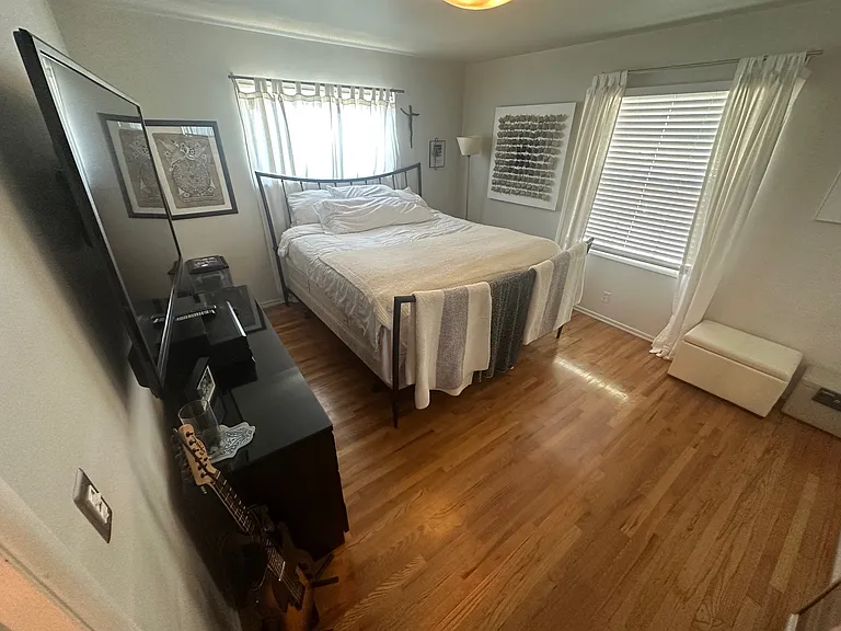 8958 N Swinton Ave — Photo 52