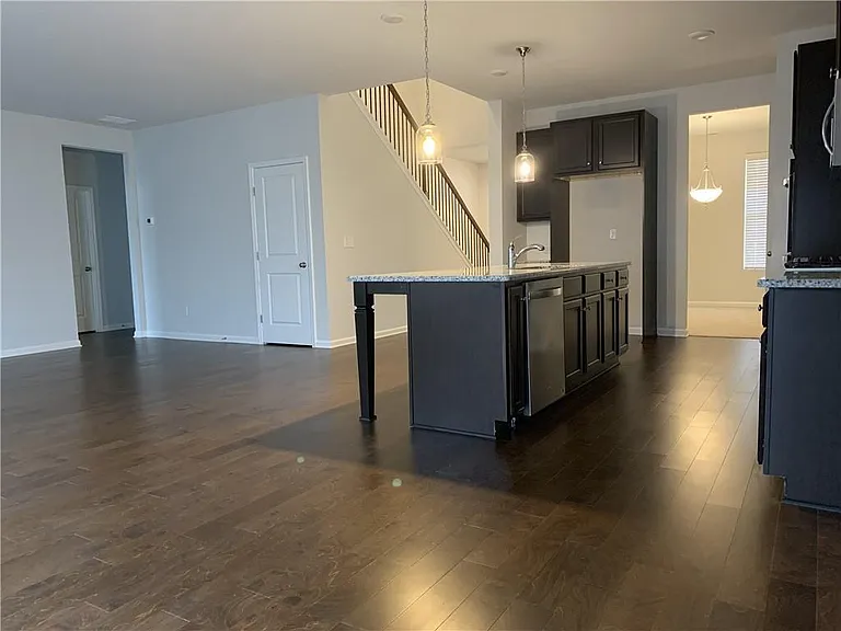 430 Broadmoor Dr — Photo 5