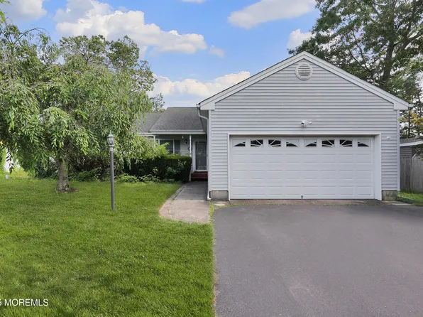 121 Reel Avenue, Manahawkin, NJ 08050