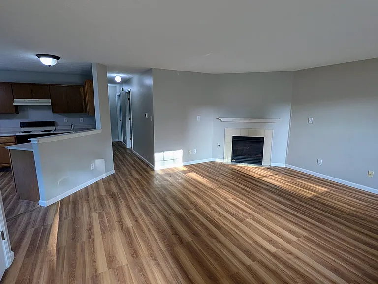 1065 Williamsburg Way — Photo 3