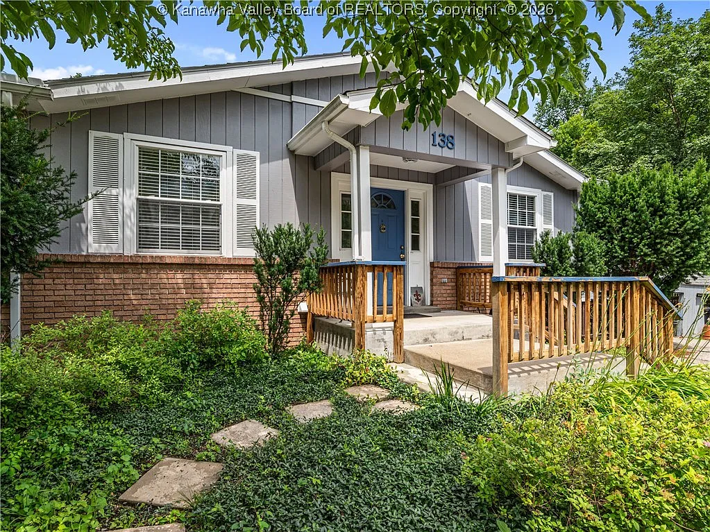 138 Woodbridge Dr photo 1