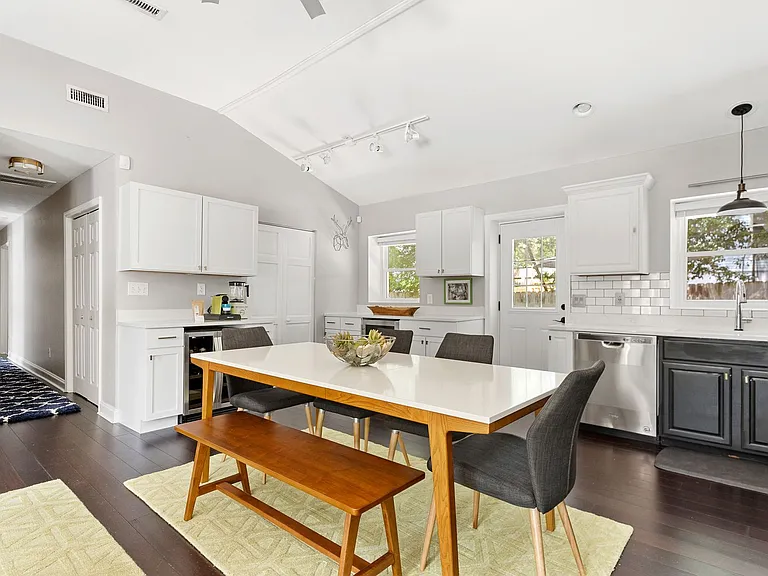 426 Bank St — Photo 7