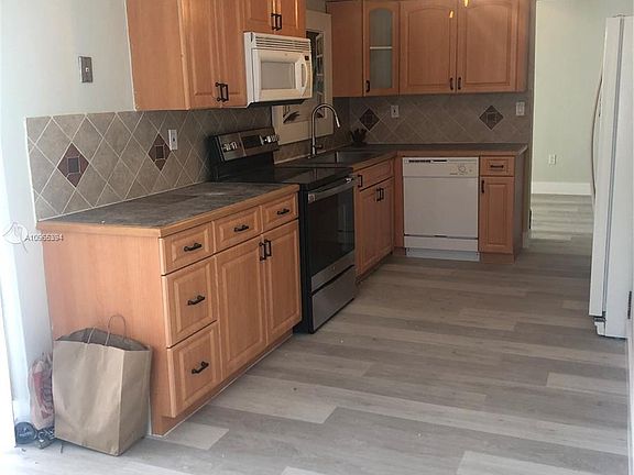 4th image of 8700 NW 21st St
