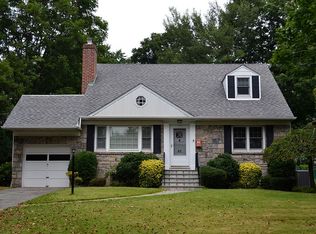 47 Siwanoy Blvd, Eastchester, NY 10709