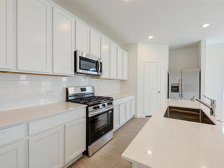 400 Robin St — Photo 6