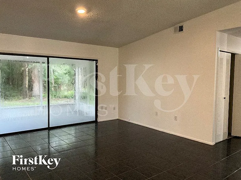 3228 Curry Woods Cir #2 — Photo 4