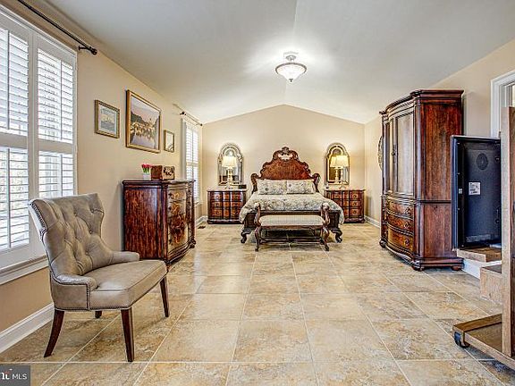 5th image of 4708 Barnum Ln
