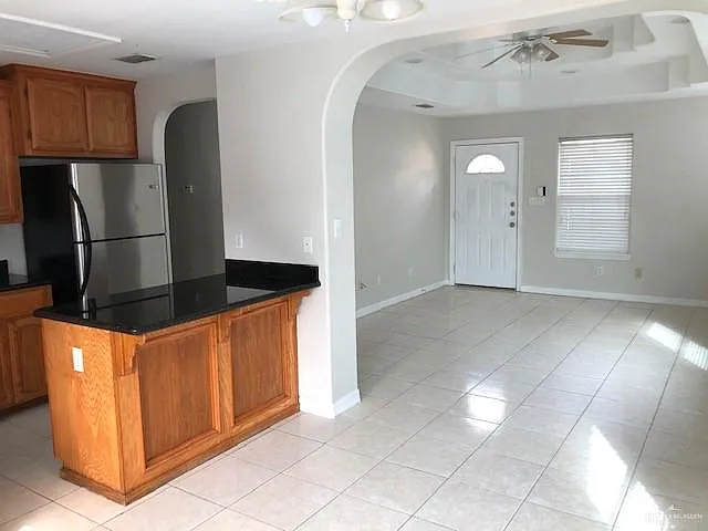 2 bed, 2.0 bath, 2223 sqft, $925 — Photo 4