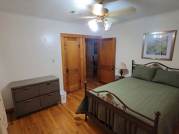 4th image of 105 East St