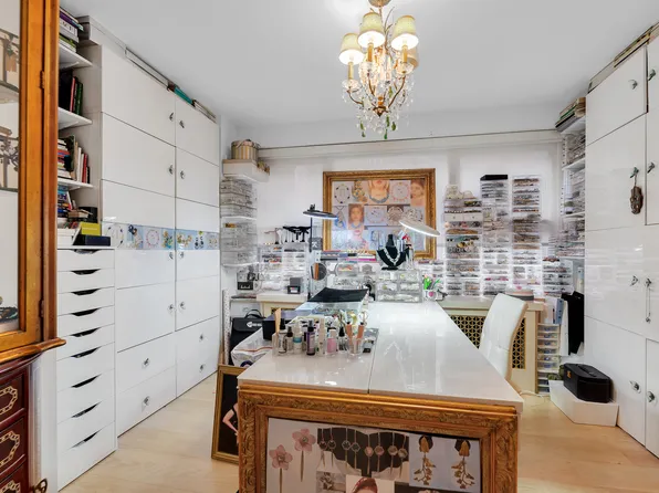 420 East 55th Street image 10 of 11