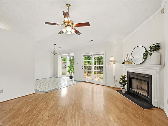 4th image of 900 Heatherstone Dr
