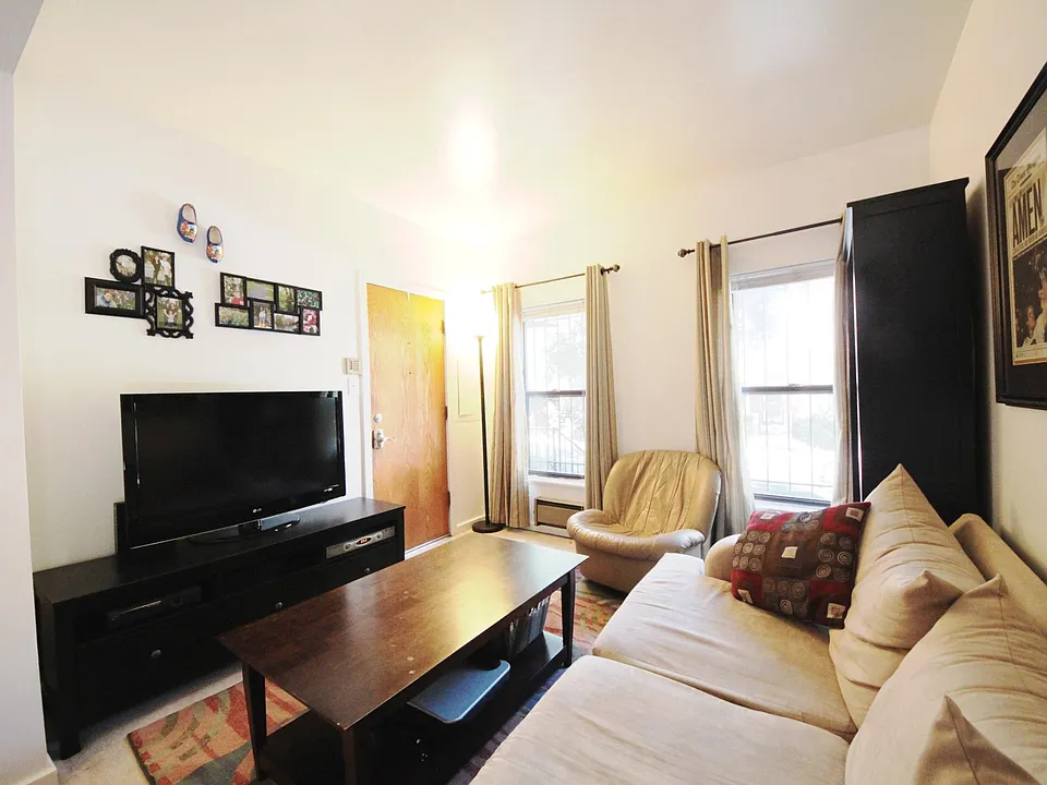 1117 D St NE #1