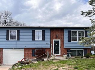 17561 Catalina Ct, Brighton, IL 62012