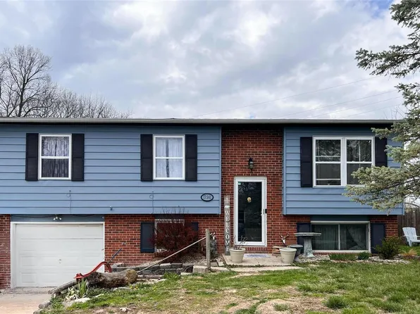 17561 Catalina Ct, Brighton, IL 62012