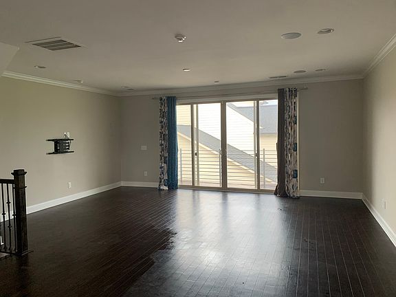 4th image of 2631 Statesville Ave
