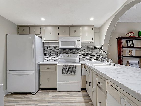 5th image of 7173 Orange Drive #106b