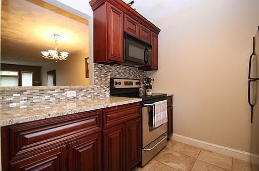 4th image of 913 Sherwood Forest Ln