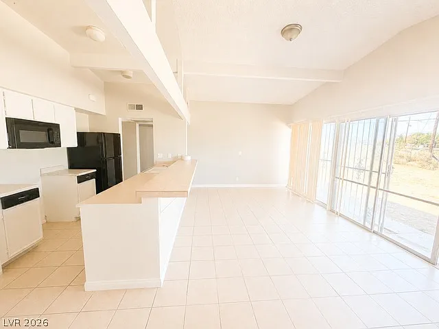 5 bed, 2.0 bath, 1810 sqft, $1,999 — Photo 4